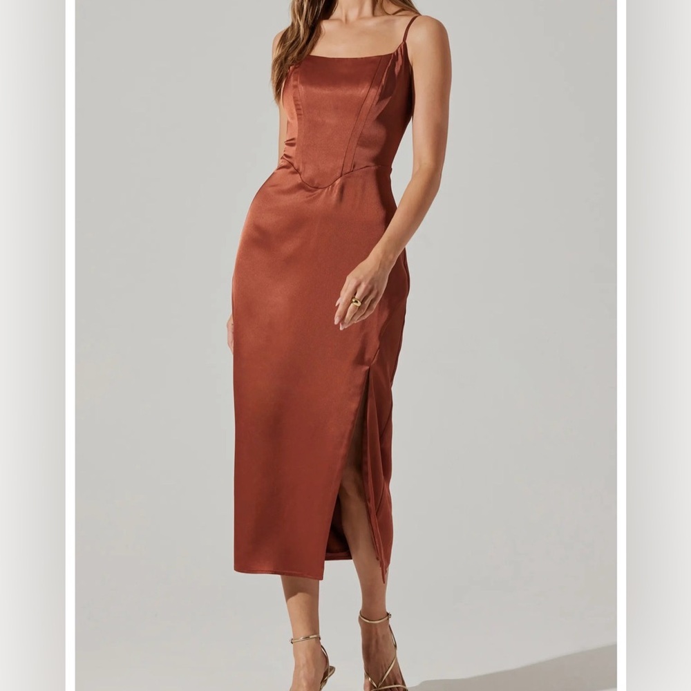 Astr the Label Small Rust Midi Dress